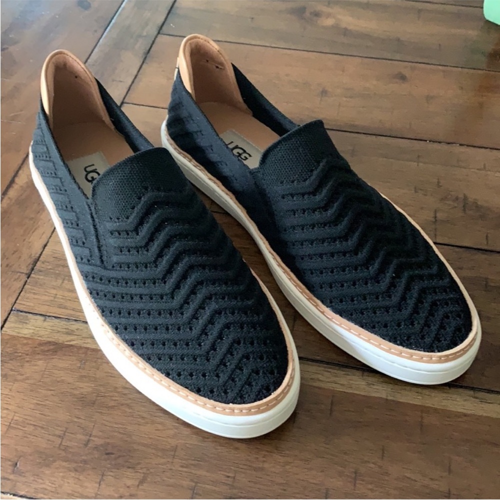 UGG Sammy knit sneaker new size 8.5
